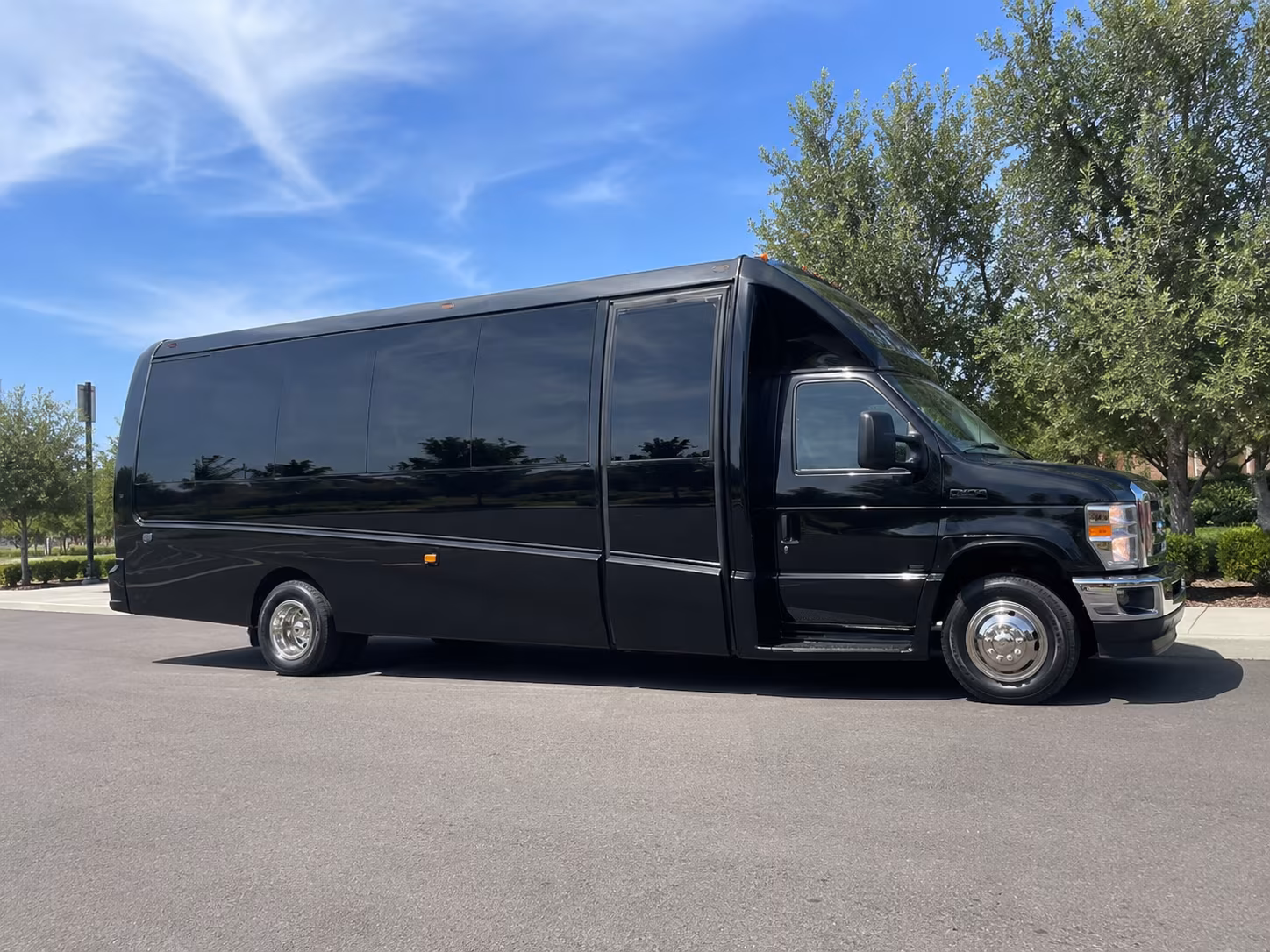 buses to pnc bank arts center and outdoor festival venues
